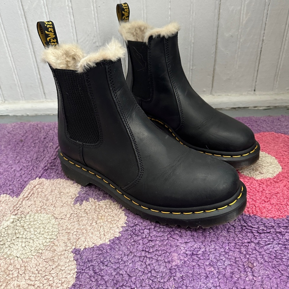 Like new  Dr.Martens 2976 Women's Faux Fur Lined Chelsea Boots Size 39